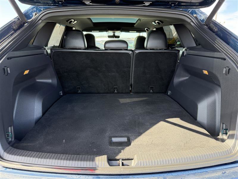 Used 2022 Volkswagen Atlas Cross Sport SE w/ Panoramic Sunroof Package image 14