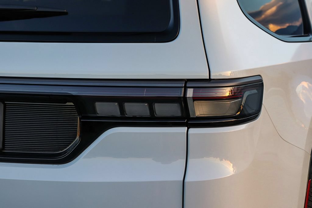 New 2026 Jeep Grand Wagoneer Limited AWD/4WD image 10