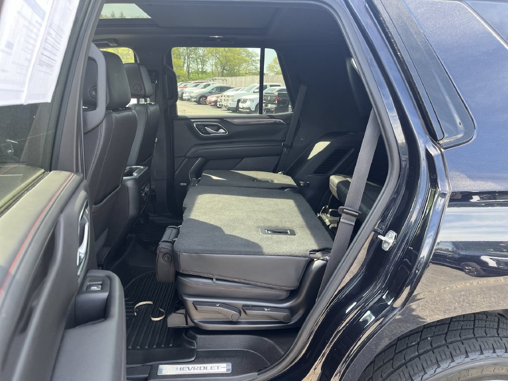 Used 2022 Chevrolet Tahoe RST w/ Luxury Package AWD/4WD image 4