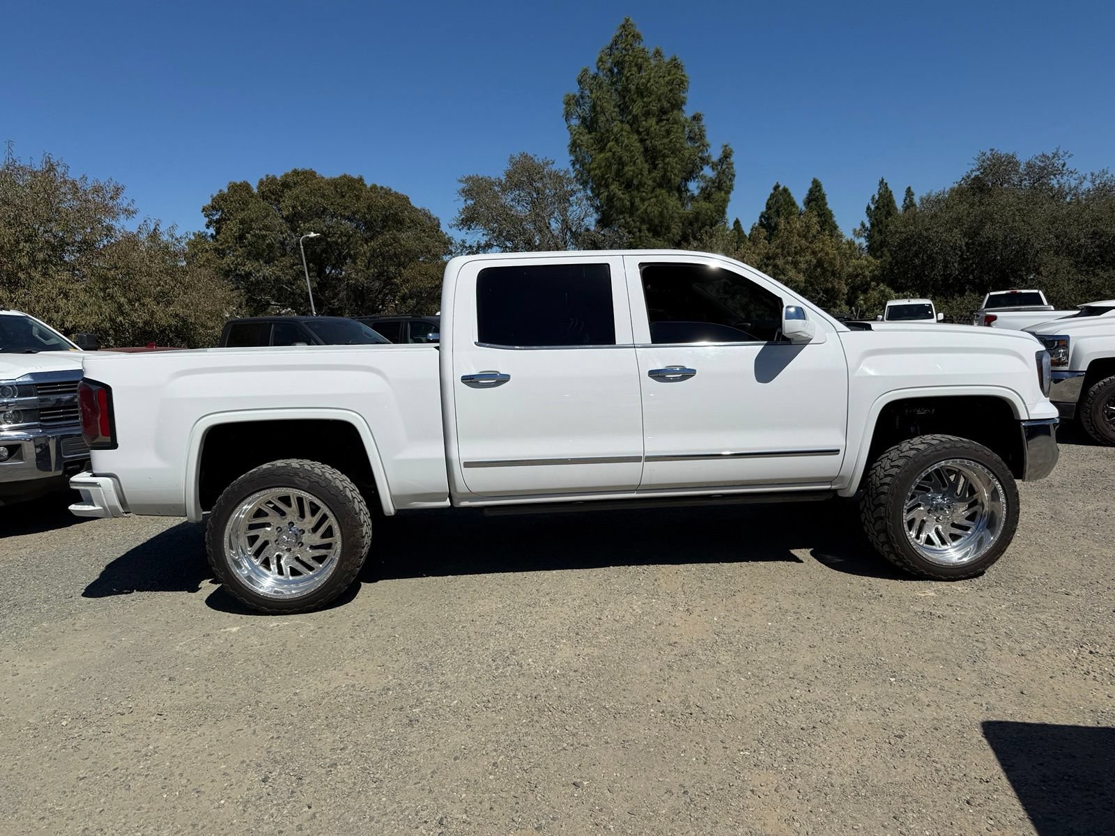 Used 2018 GMC Sierra 1500 SLT w/ SLT Premium Package AWD/4WD image 9
