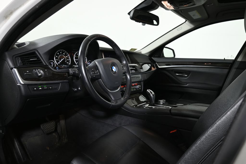 Used 2016 BMW 528i xDrive Sedan AWD/4WD image 4