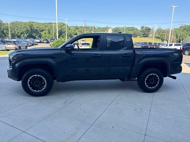 Used 2025 Toyota Tacoma TRD Off-Road AWD/4WD image 4