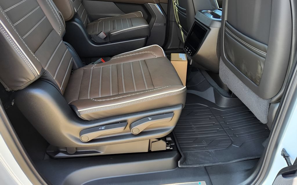 New 2026 GMC Yukon XL Denali Ultimate w/ LPO, Illumination Package AWD/4WD image 47