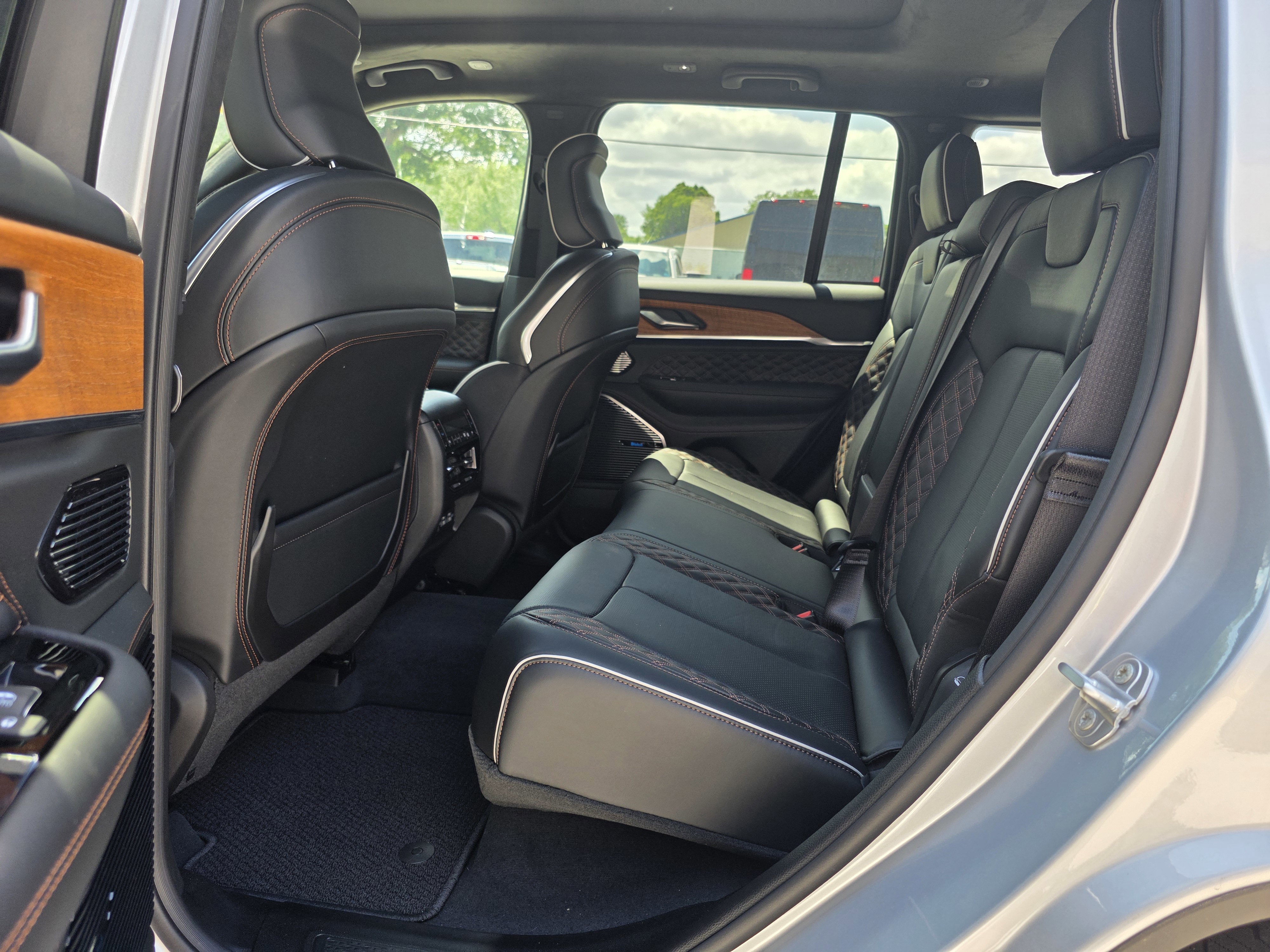 Used 2023 Jeep Grand Cherokee Summit image 11