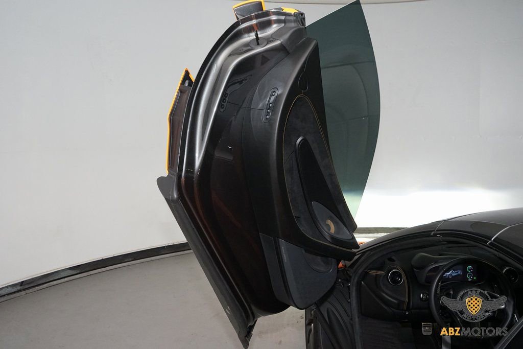 Used 2018 McLaren 570S Spider image 10