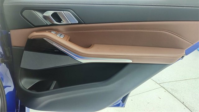 Used 2025 BMW X7 M60i image 28