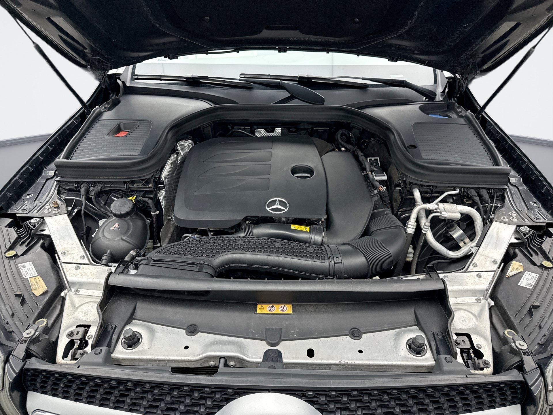 Used 2023 Mercedes-Benz GLC 300 4MATIC Coupe image 26