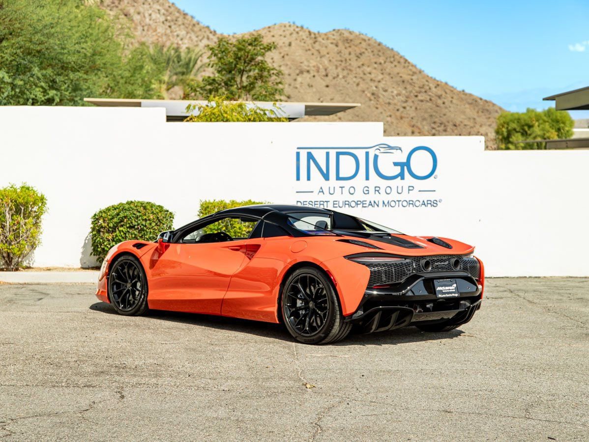 Used 2025 McLaren Artura Spider image 9