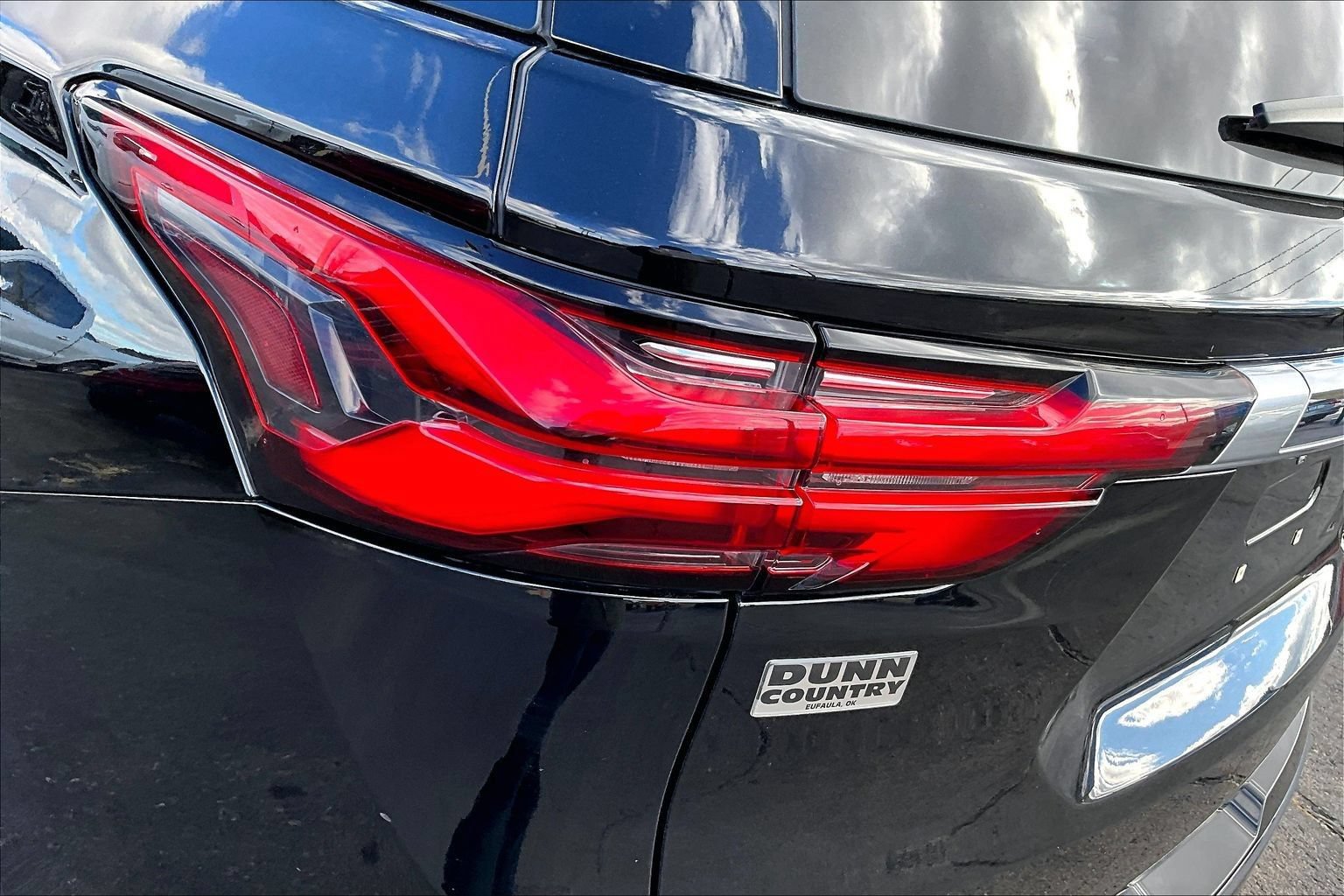 Used 2022 Chevrolet Traverse High Country w/ LPO, Floor Liner Package AWD/4WD image 33