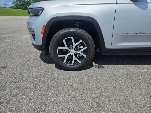 Used 2024 Jeep Grand Cherokee Limited AWD/4WD image 27