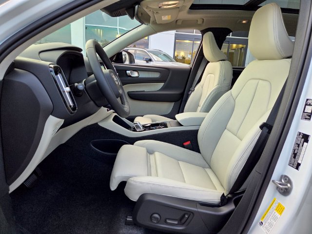 New 2026 Volvo XC40 B5 Plus w/ Protection Package Premier AWD/4WD image 7
