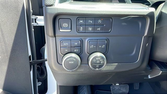 Used 2025 Chevrolet Suburban RST w/ Comfort Package AWD/4WD image 26