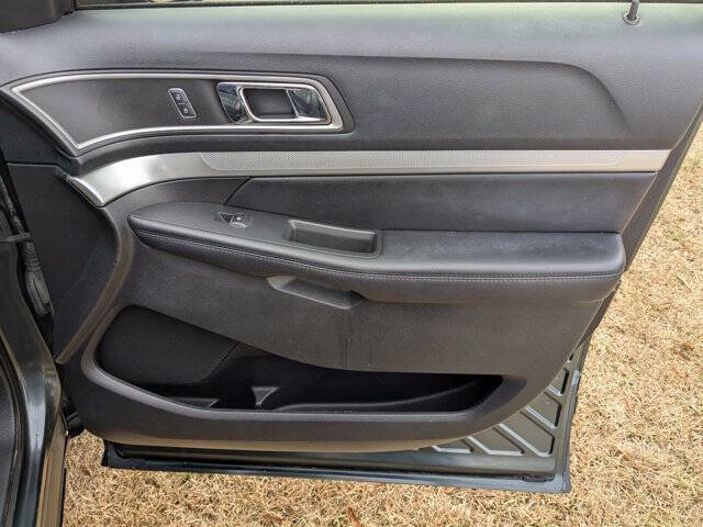 Used 2016 Ford Explorer XLT w/ Equipment Group 202A image 38