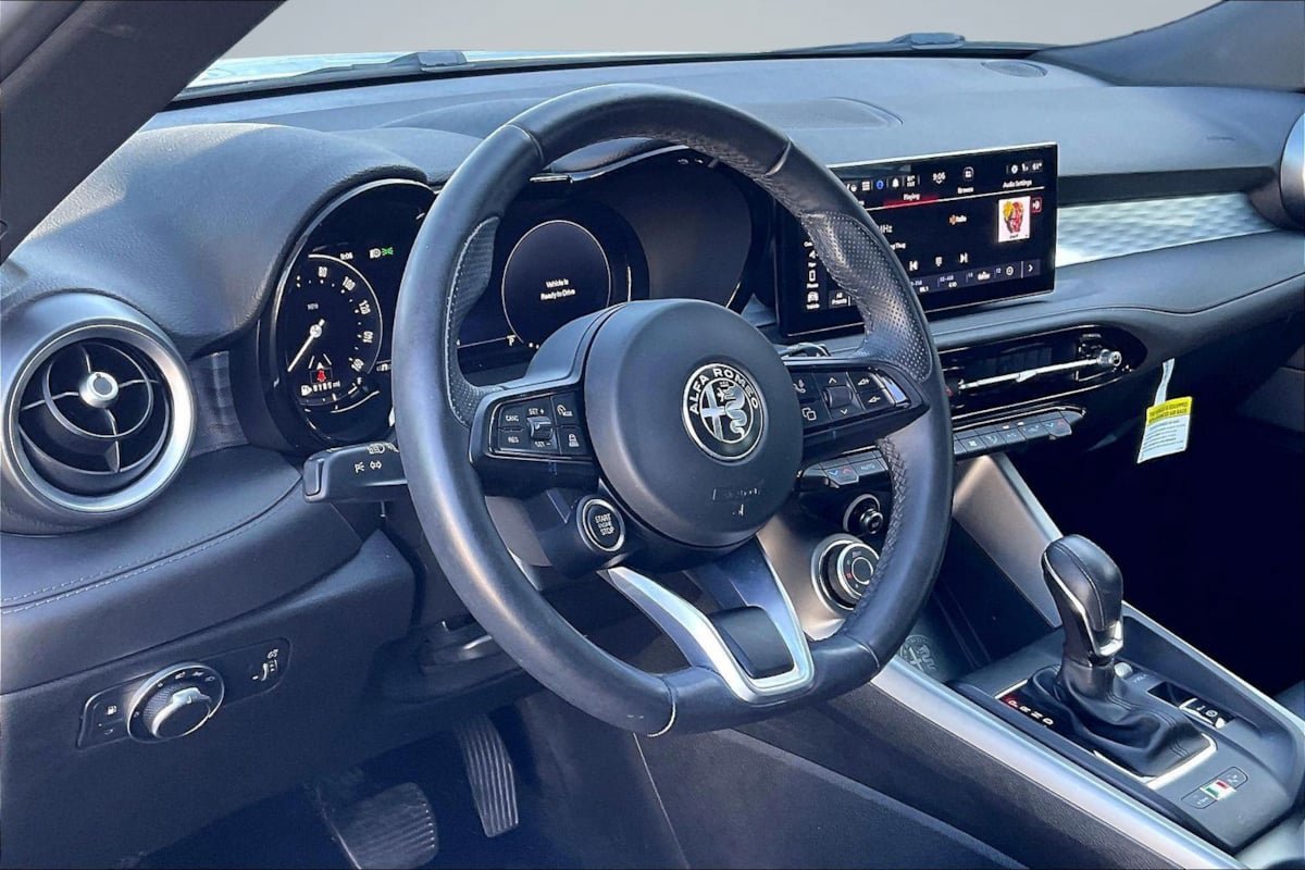 Used 2024 Alfa Romeo Tonale Ti w/ Premium Interior Package AWD/4WD image 14