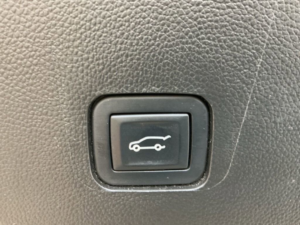 Used 2018 Chevrolet Traverse LT image 16
