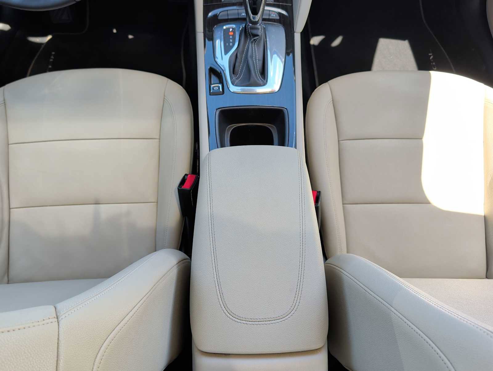 Used 2018 Buick Regal Essence w/ Driver Confidence Package #1 image 22