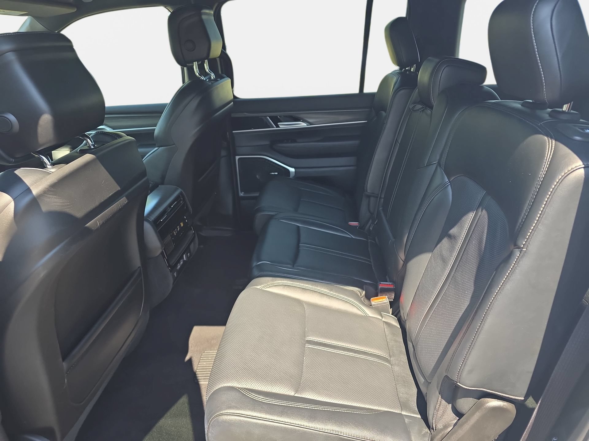 Used 2024 Jeep Wagoneer Series II w/ Flexible Seating Group RWD image 13