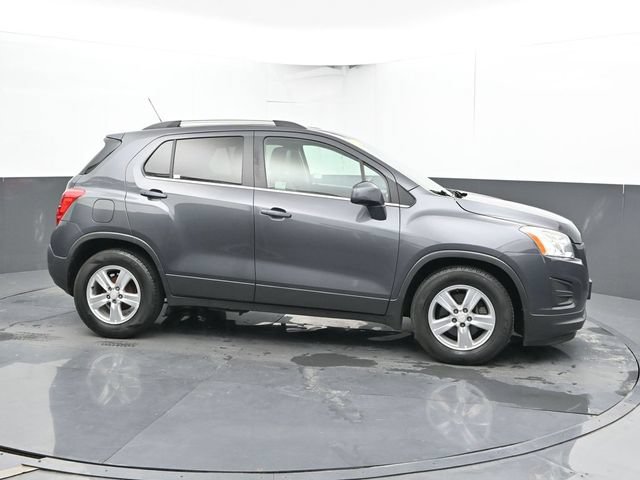 Used 2016 Chevrolet Trax LT w/ LT Sun and Sound Package FWD image 4