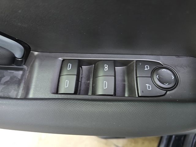 Used 2023 Chevrolet Colorado Z71 w/ Z71 Convenience Package 2 image 30