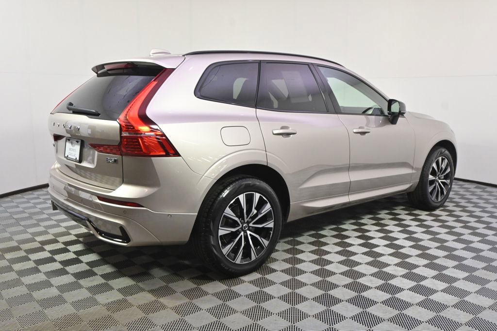 Used 2025 Volvo XC60 B5 Plus image 7