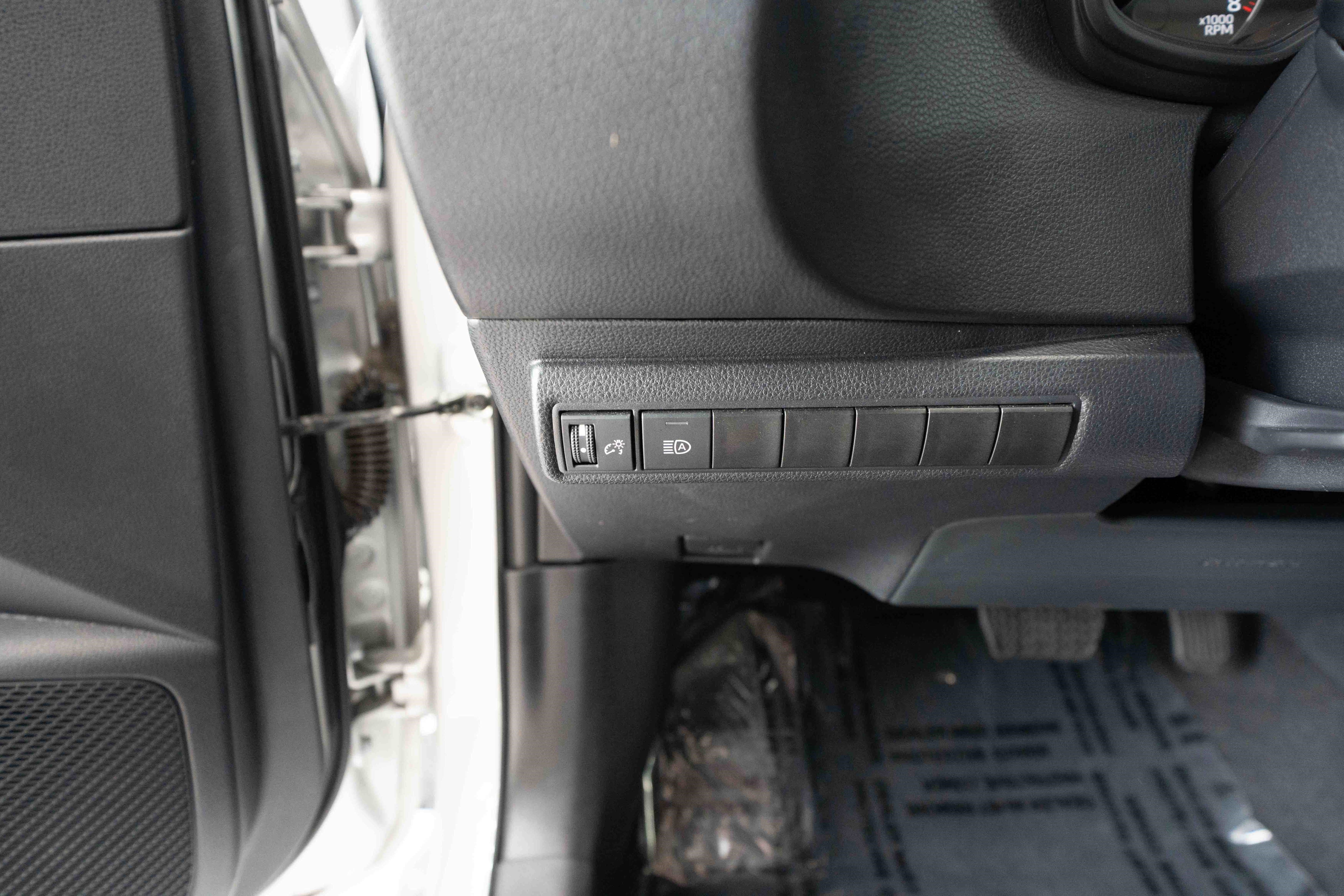 Used 2025 Toyota Corolla LE FWD image 11