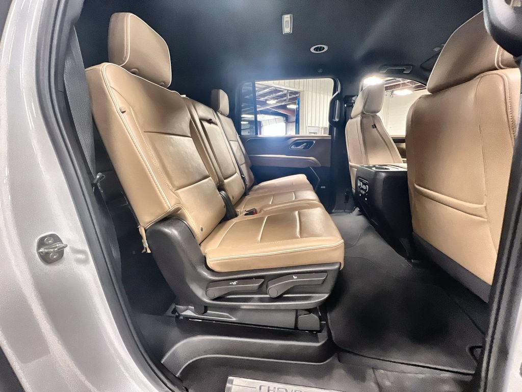 Used 2024 Chevrolet Suburban Premier RWD image 24