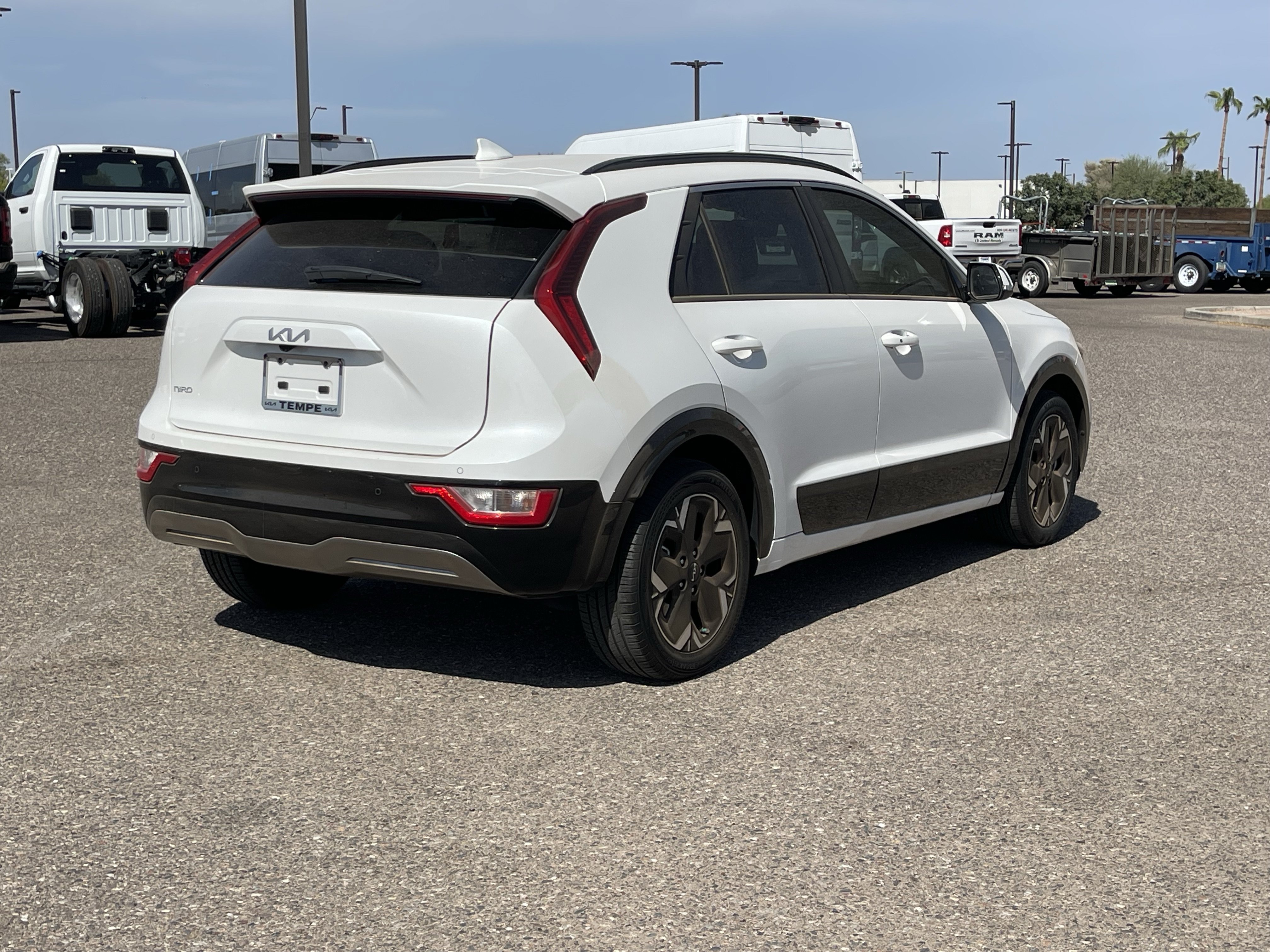 Certified 2023 Kia Niro Wind w/ Wind Preserve Package FWD image 5
