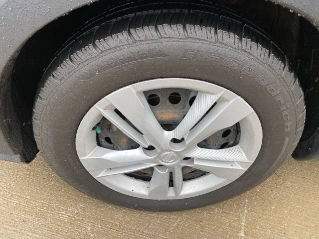 Used 2022 Nissan Kicks S FWD image 23