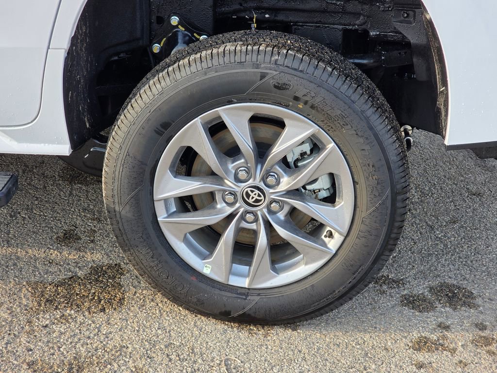 Used 2026 Toyota Sienna LE image 13