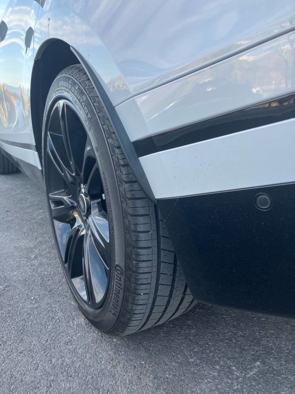 Used 2018 Land Rover Range Rover Velar R-Dynamic HSE image 6