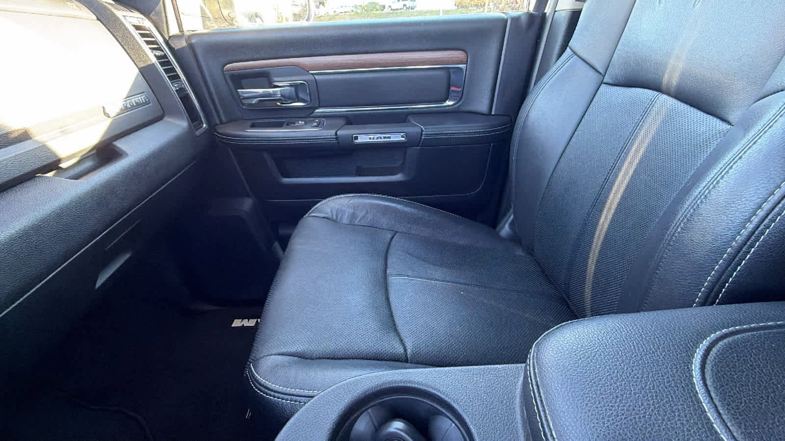 Used 2018 RAM 3500 Laramie w/ Convenience Group image 12