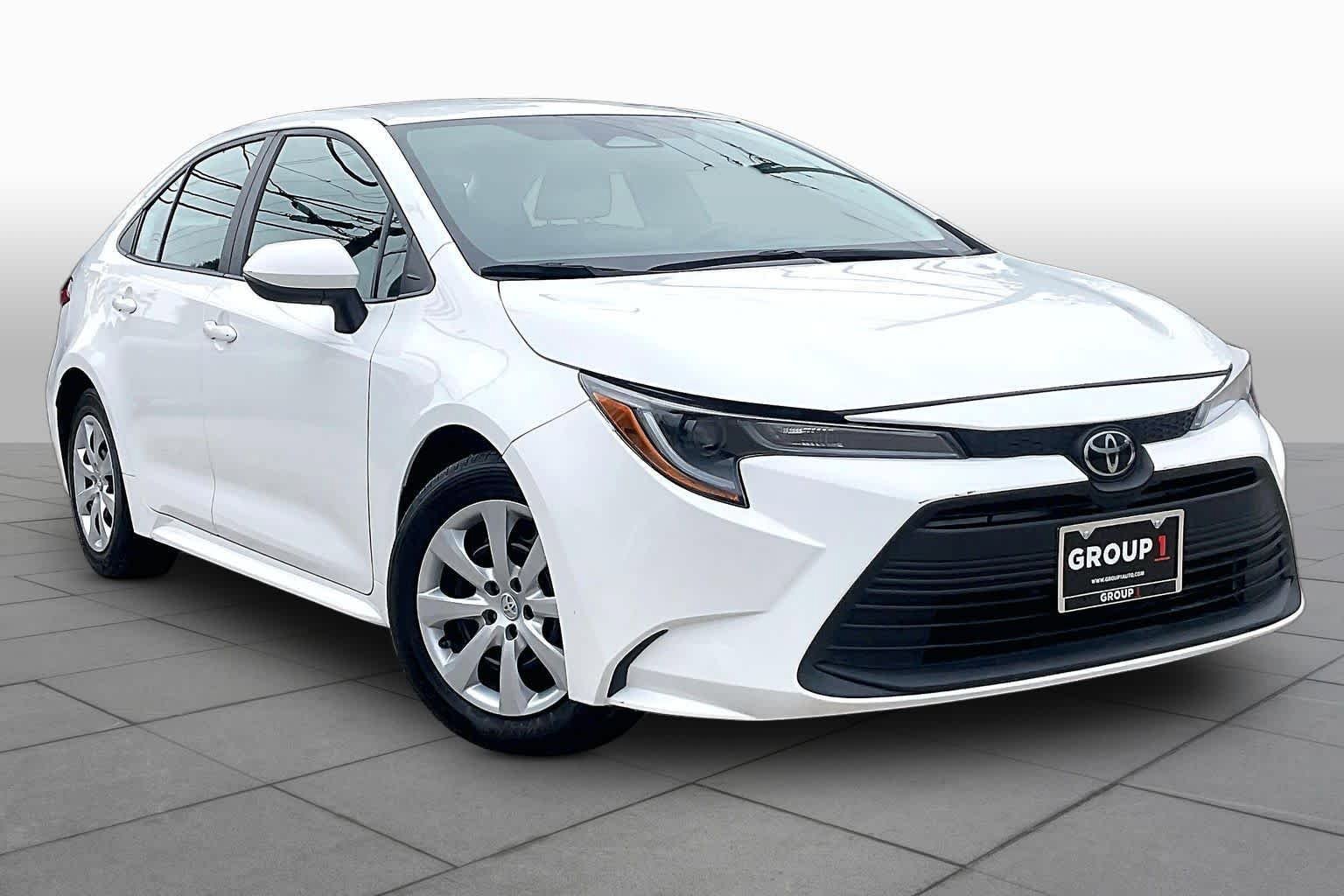 Used 2023 Toyota Corolla LE FWD image 3