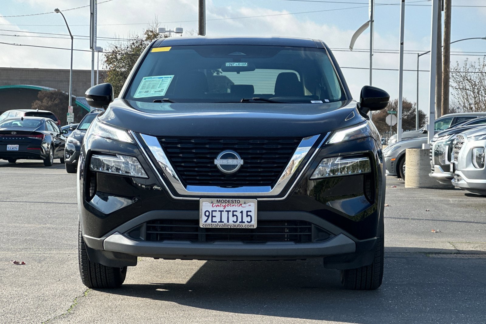 Used 2023 Nissan Rogue SV image 9
