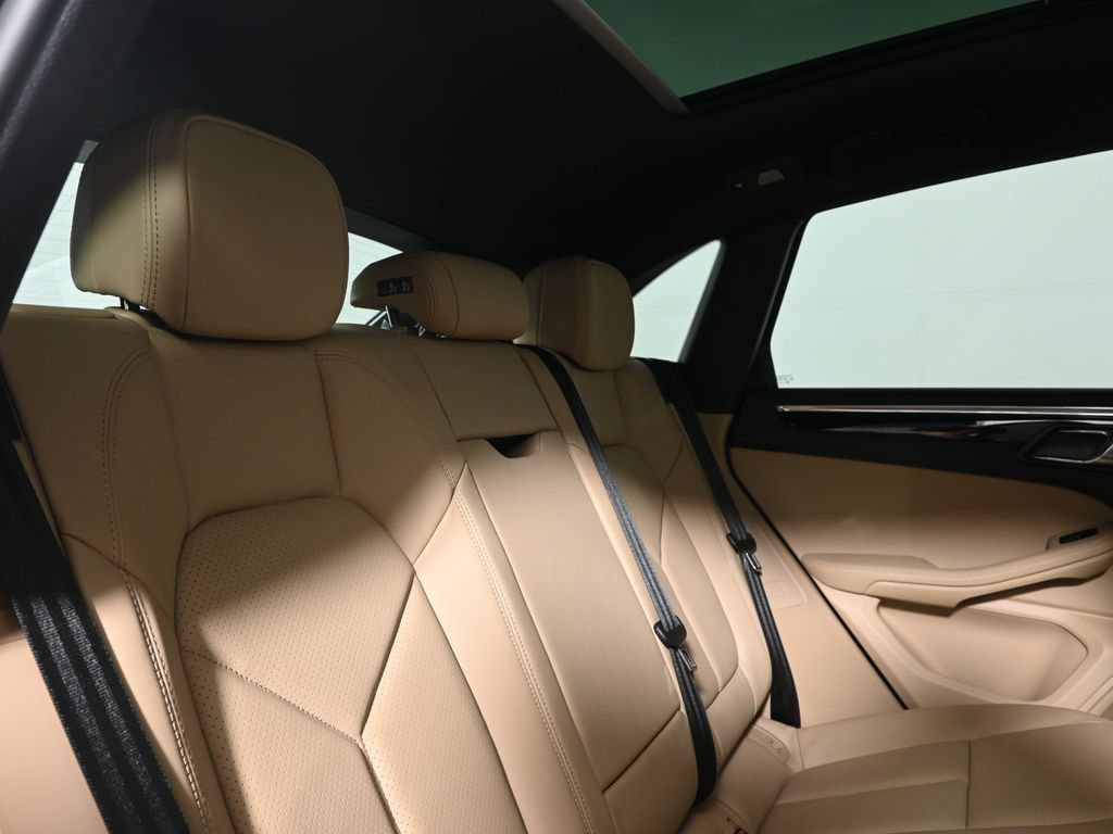 Used 2026 Porsche Macan AWD/4WD image 42