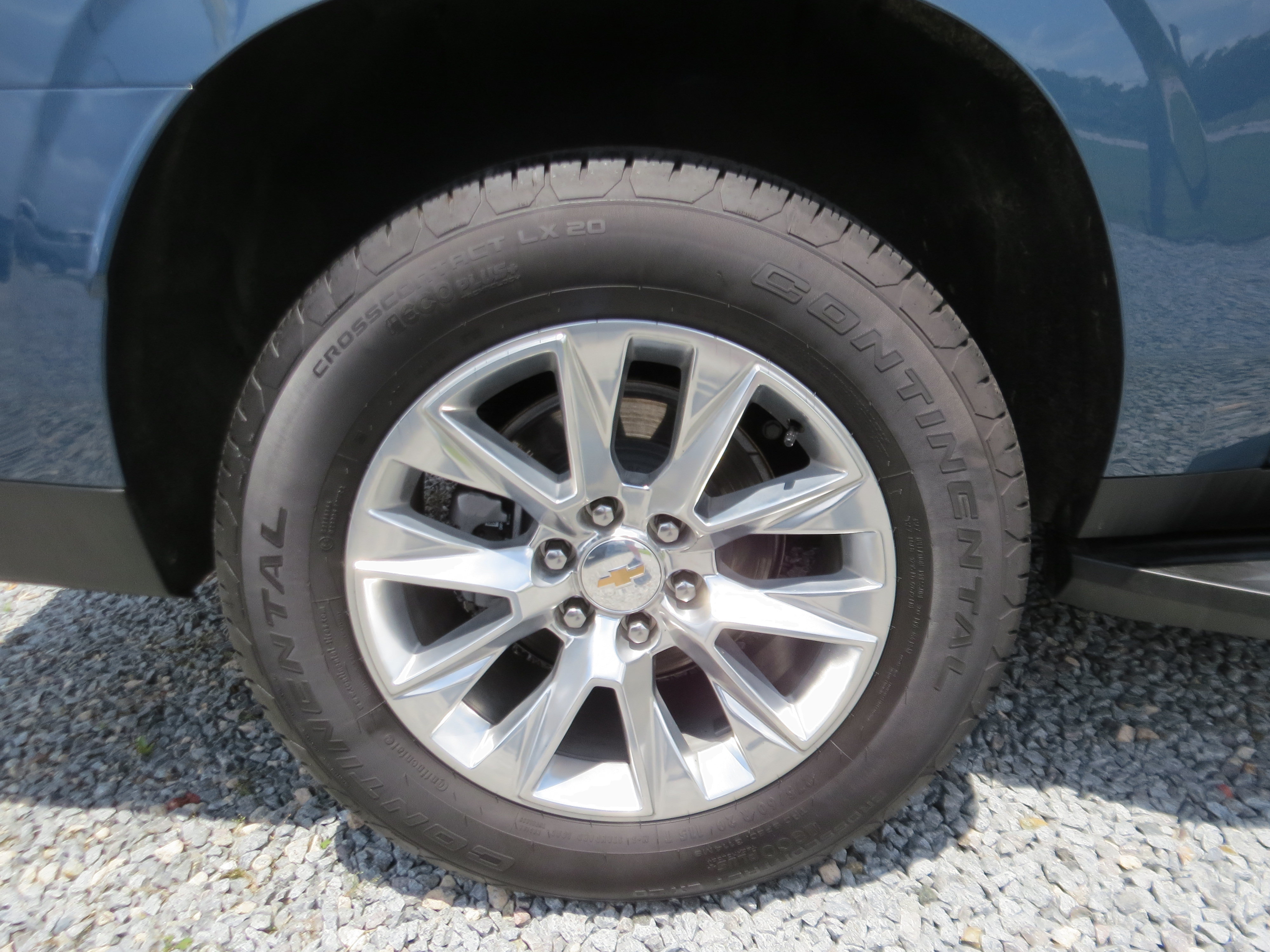 Used 2025 Chevrolet Suburban Premier AWD/4WD image 13