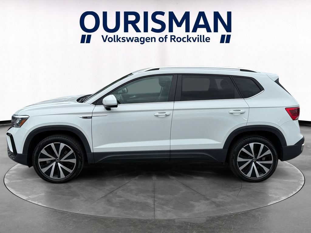 Used 2023 Volkswagen Taos SE FWD image 3