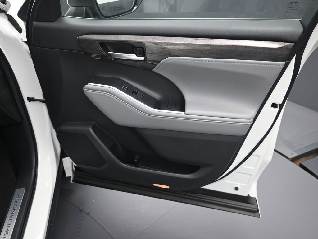 Used 2021 Toyota Highlander Limited image 39