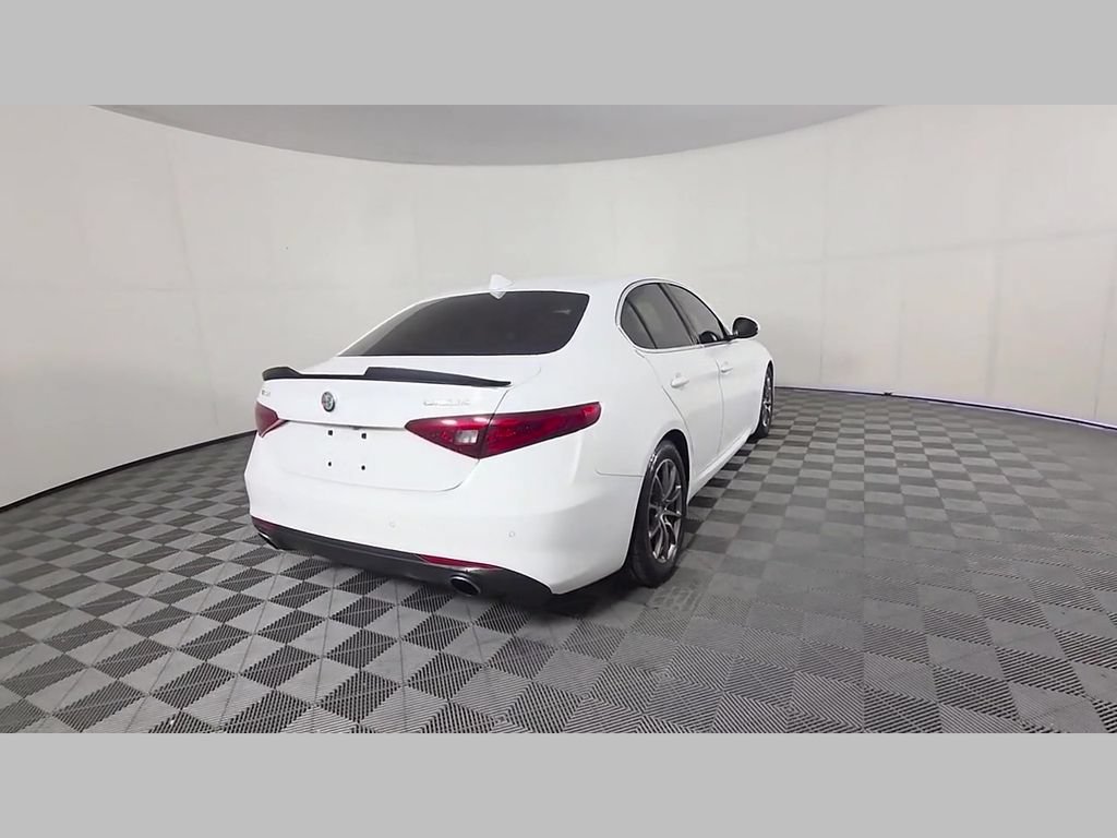 Used 2020 Alfa Romeo Giulia RWD image 39