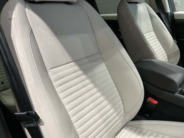 Used 2023 Land Rover Discovery Sport SE image 59