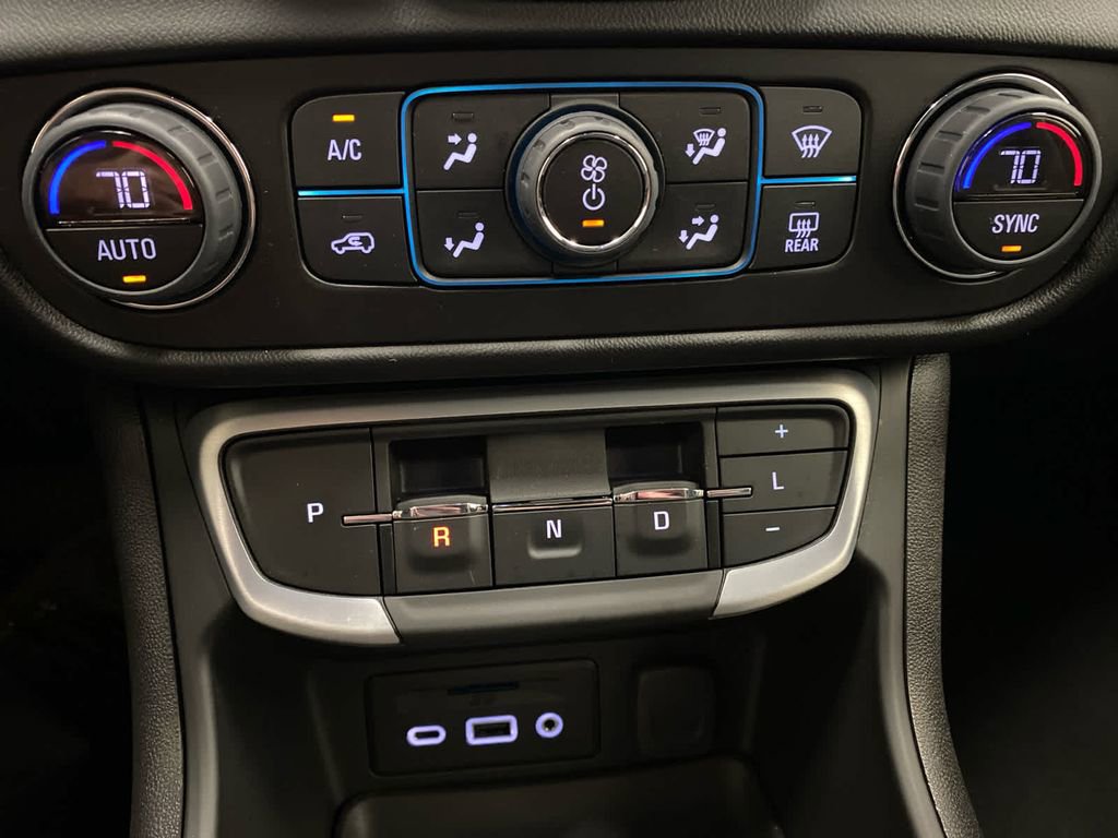 Used 2024 GMC Terrain SLT image 20