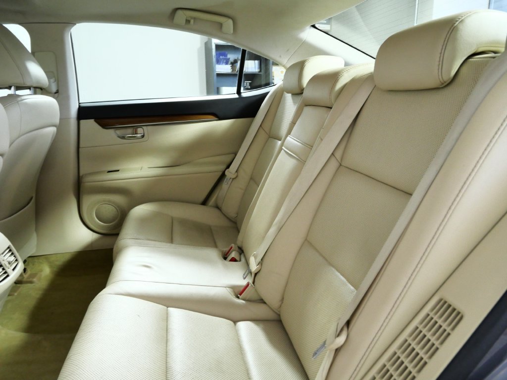 Used 2013 Lexus ES 300h w/ Luxury Pkg FWD image 14