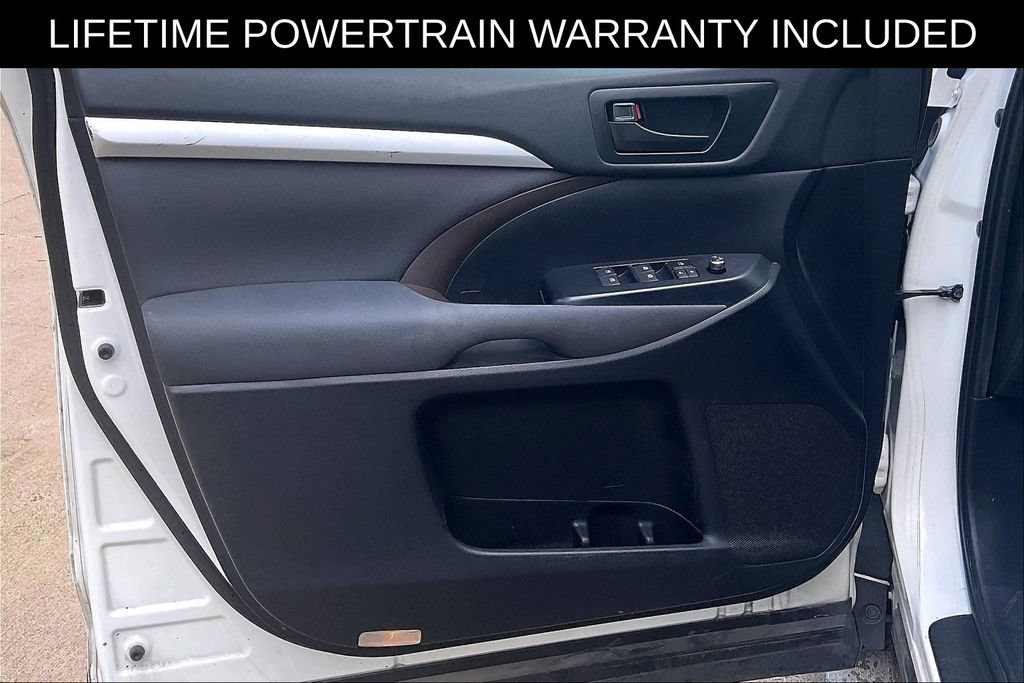 Used 2019 Toyota Highlander LE FWD image 16