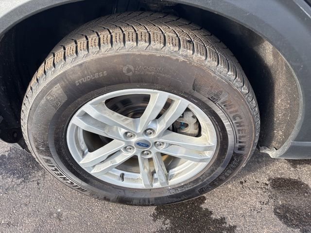 Used 2022 Ford Explorer XLT AWD/4WD image 3