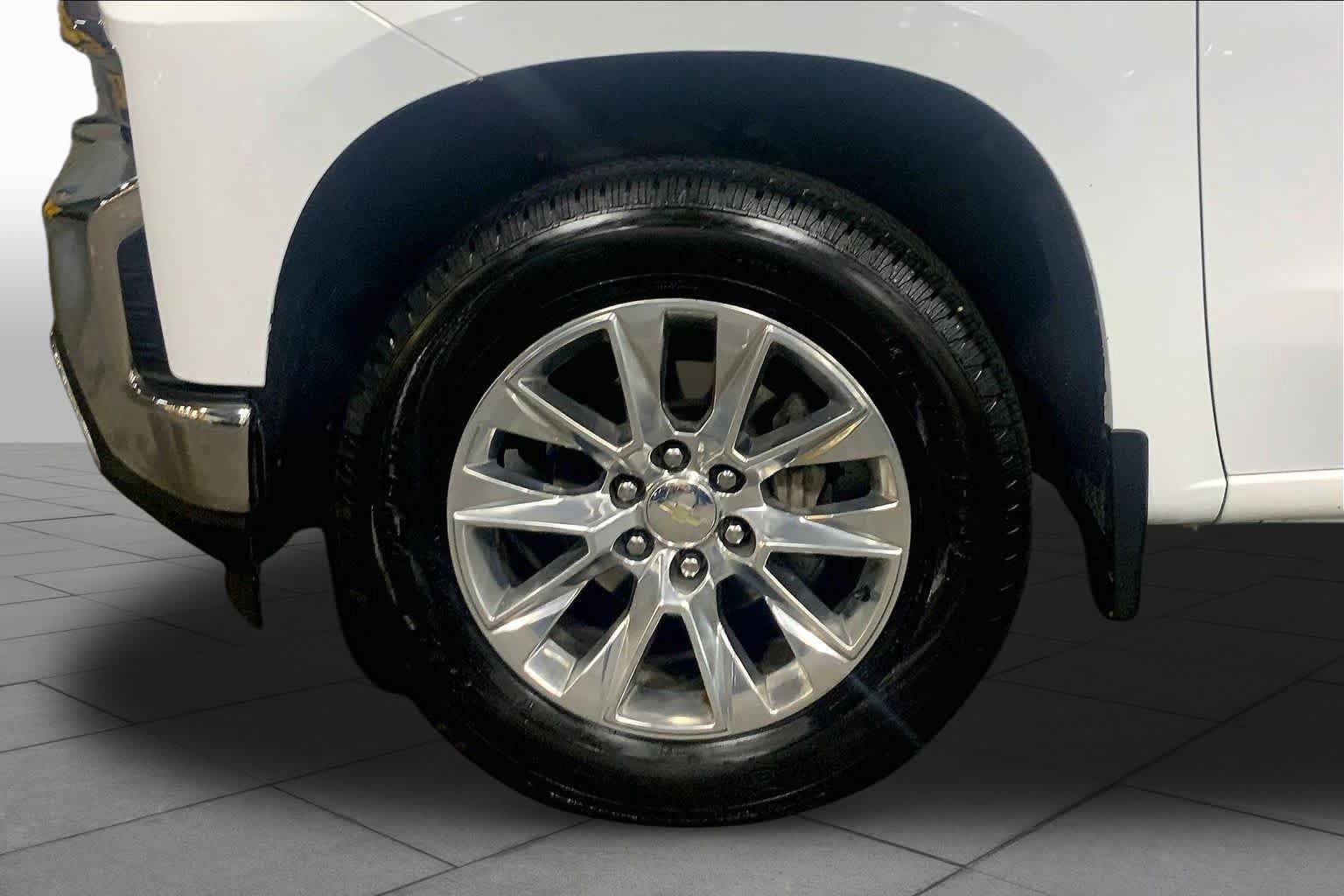 Used 2021 Chevrolet Silverado 1500 LTZ w/ LTZ Convenience Package II AWD/4WD image 11