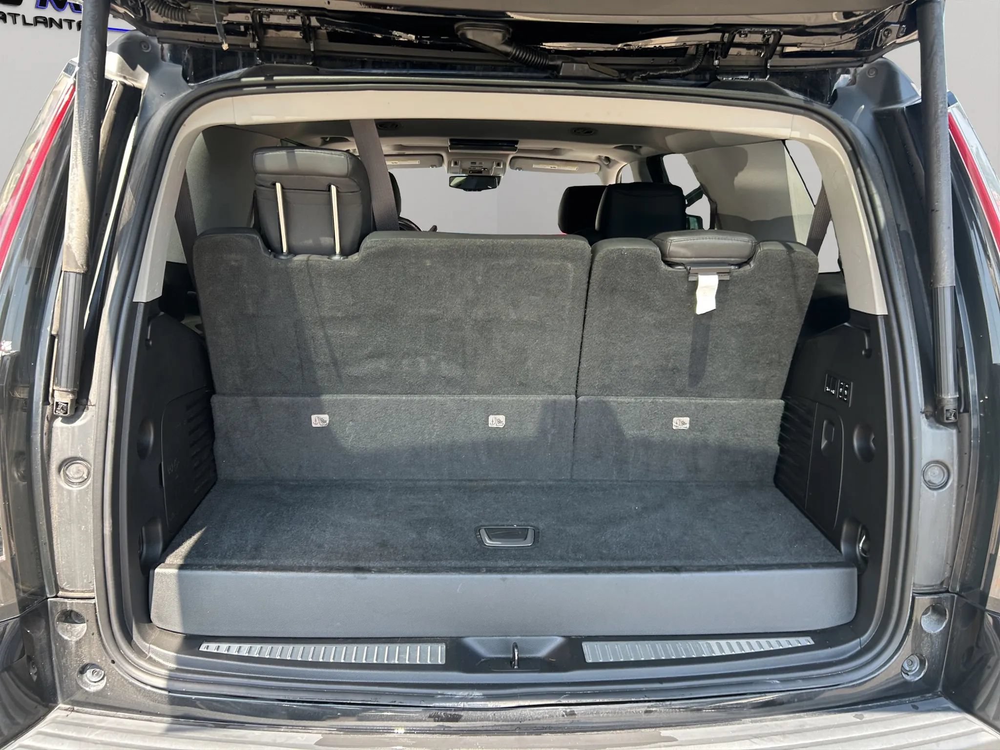 Used 2016 Cadillac Escalade Luxury RWD image 24