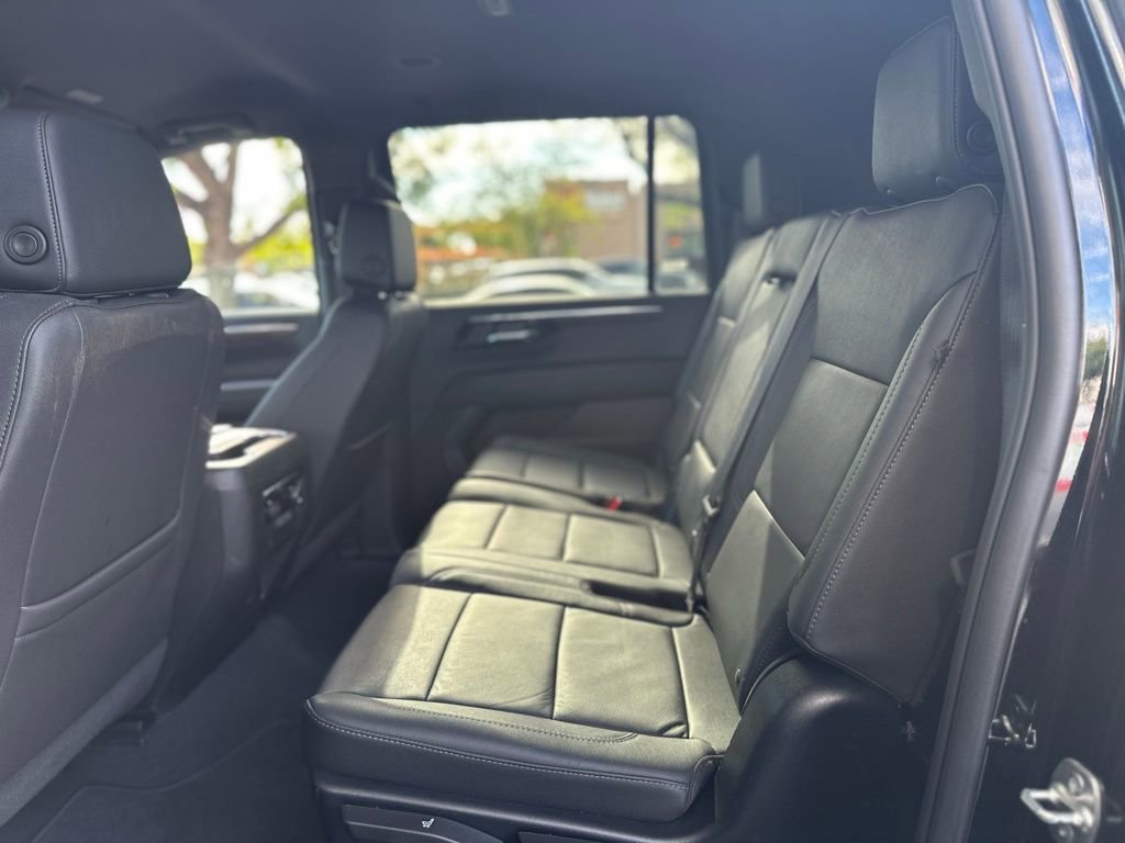 Used 2025 Chevrolet Suburban Z71 image 4