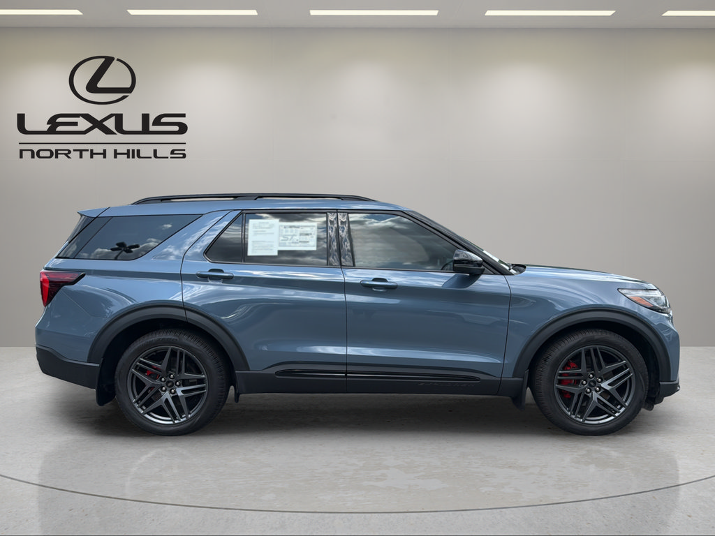 Used 2025 Ford Explorer ST AWD/4WD image 5