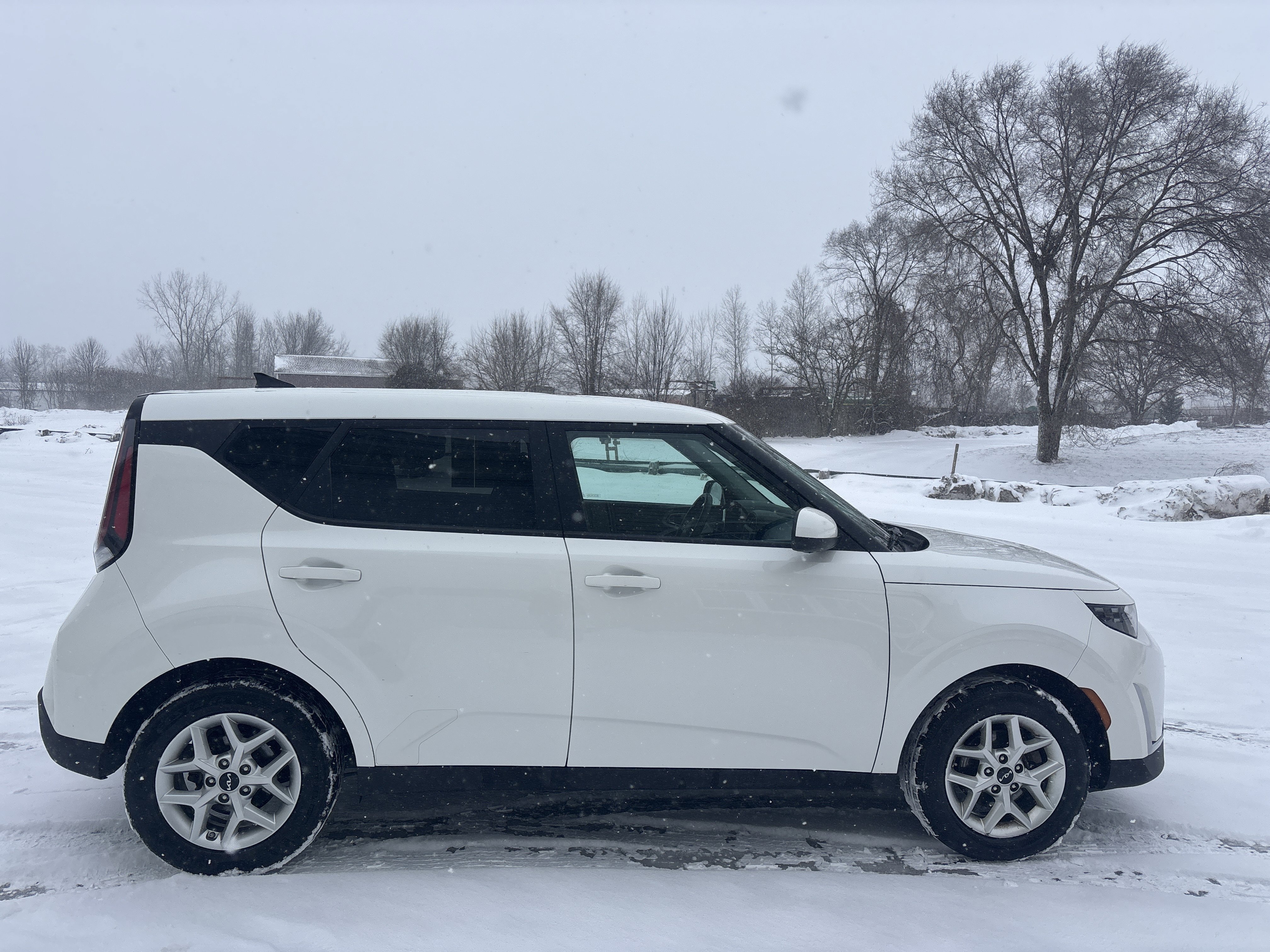 Used 2024 Kia Soul LX w/ Option Group 015 image 2