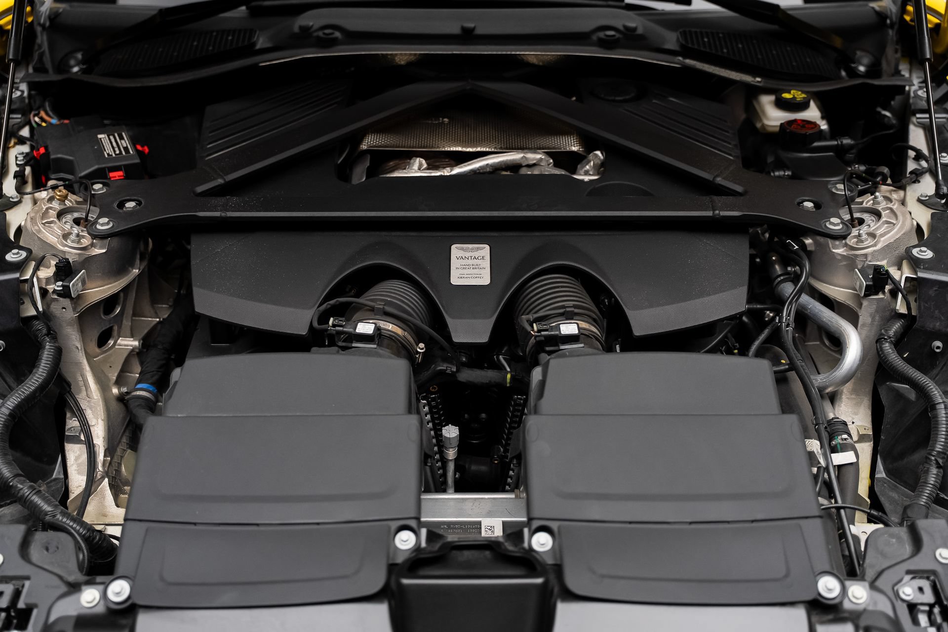 Used 2025 Aston Martin V8 Vantage Coupe RWD image 63