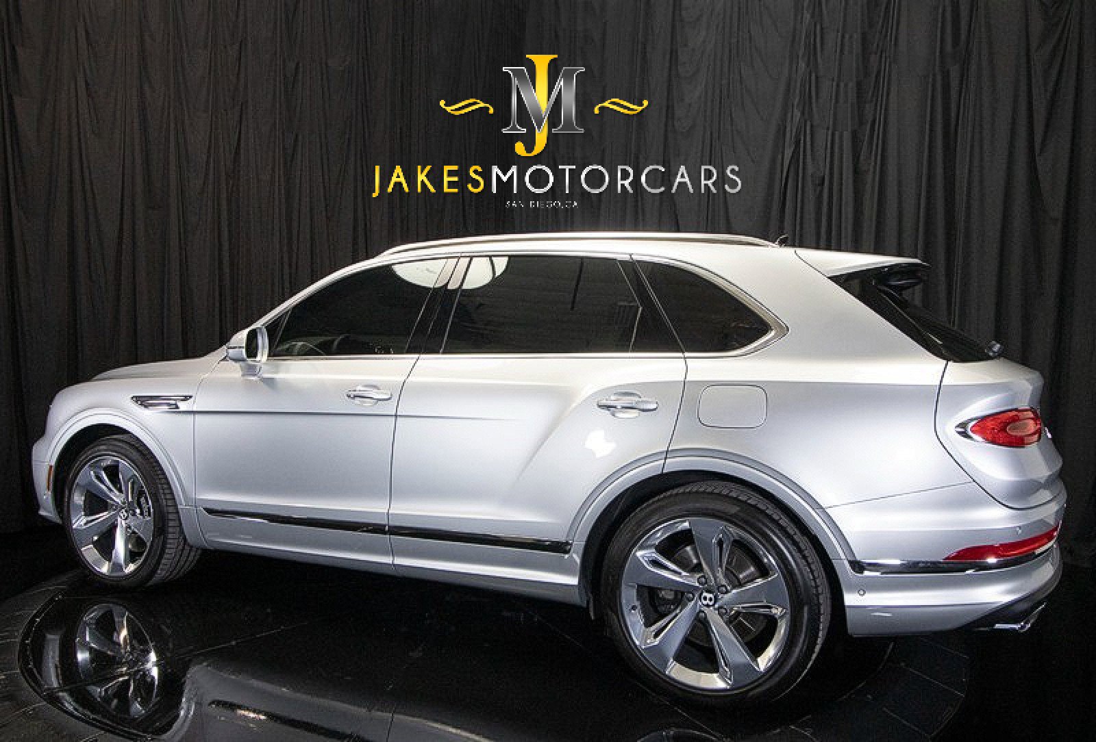 Used 2023 Bentley Bentayga Plug-In Hybrid image 8
